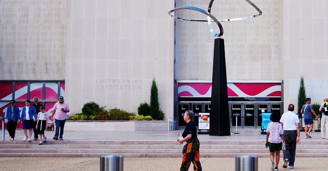 Trump Administration Outlines Plan for Signs Outside Smithsonian Museum 1 42a19aaa75dca33ac5ae002a7012efba25eab7075db3d50fcb155601a31bd3c3