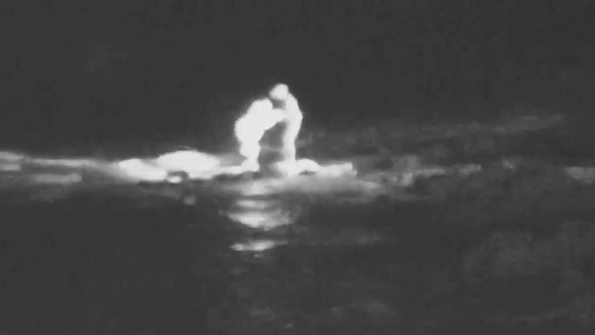 Moment brave police rush into the sea to catch paedophile who tried to escape by plunging into the waves 1 43287b085f421b0ae28005d950501c32ab1676e47343e4b872efba0de5281de1