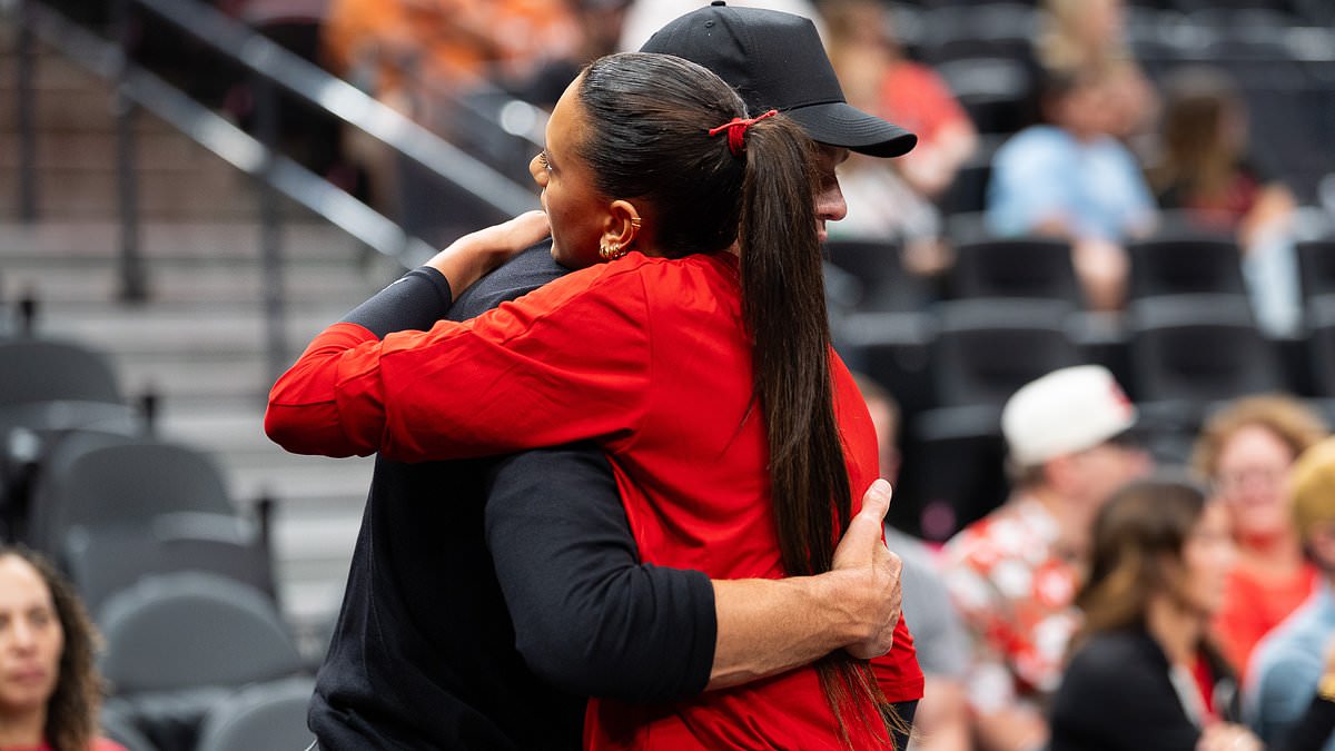 Tom Brady's close embrace with glamorous college volleyball star, 21, on day out with daughter Vivian goes viral 1 482c3e6bf82a4a56d38d055692b056a3af452f606c835740cfd2480b99d1e12e