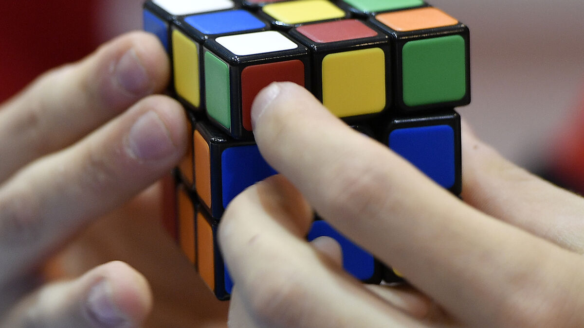 Six-year-old girl sets women's Rubik's Cube world record in just over 4 seconds 1 48ee5bd80ec914edf1489f190beecb6073b49a29c65101400422ce0f150d4c02
