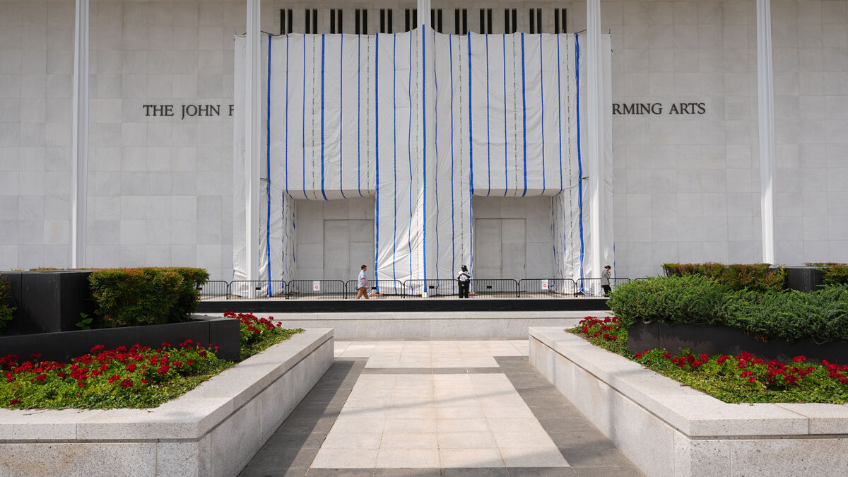 Judge blocks Kennedy Center from restoring Trump name on facade 1 4aca1392a21dc738ff8a7072dc8c9b3abbb63bd370819a30e1d42483c0f817ef