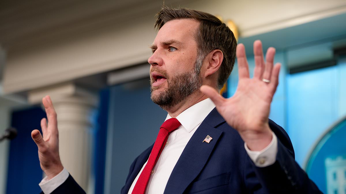 Leaked audio reveals JD Vance's true feelings about Tucker Carlson and Joe Rogan 1 4b652256fb5bc3858ecd80d2aec2247d033e8fa3bea91c41427709b5aa58163f
