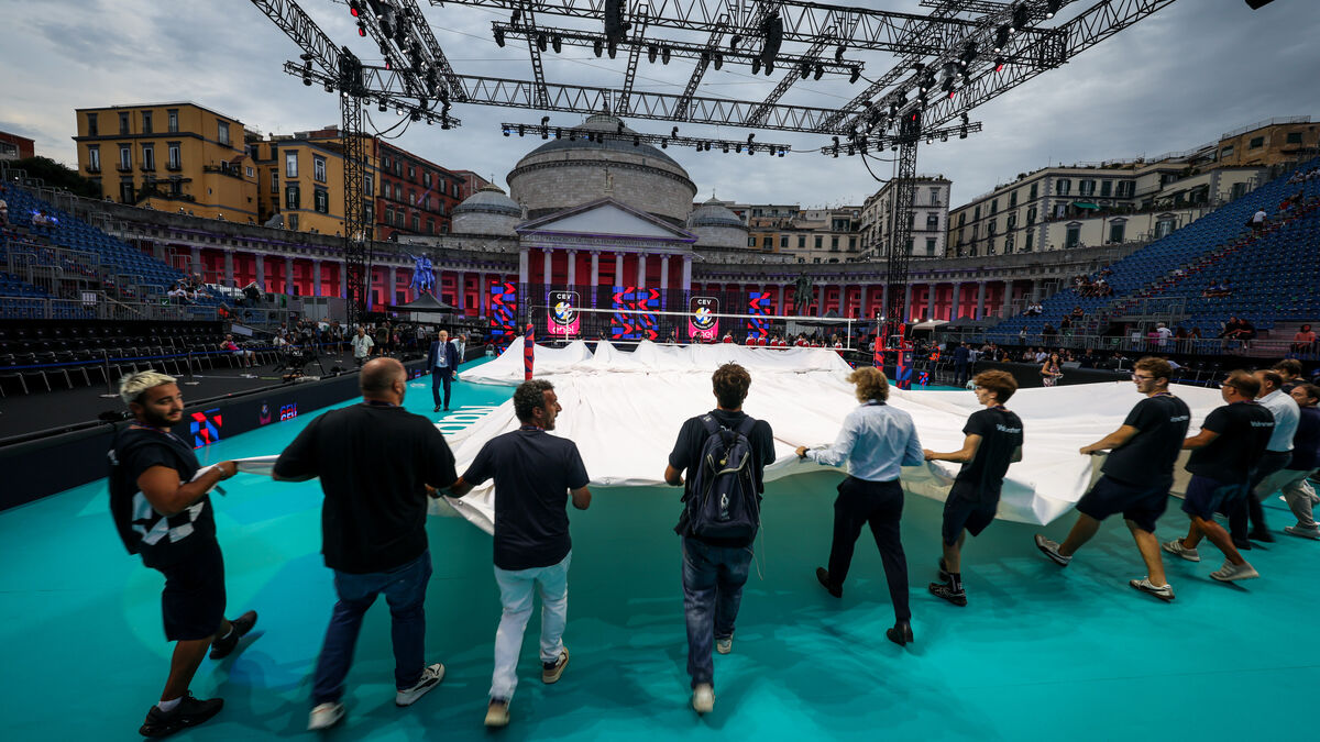 Rain halts Sweden's European Championship debut against Italy in Naples 1 4ea2197fdb8edef52da7269b281c48e440a45485e00fbd29c702b6734d693261