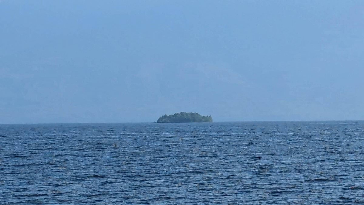 Mystery island the size of TWO football fields suddenly appears in Canadian lake... then vanishes 1 5272d3b16aafc1194032bd981ecf0e195aec1a879958d18958c656921e1ffce5