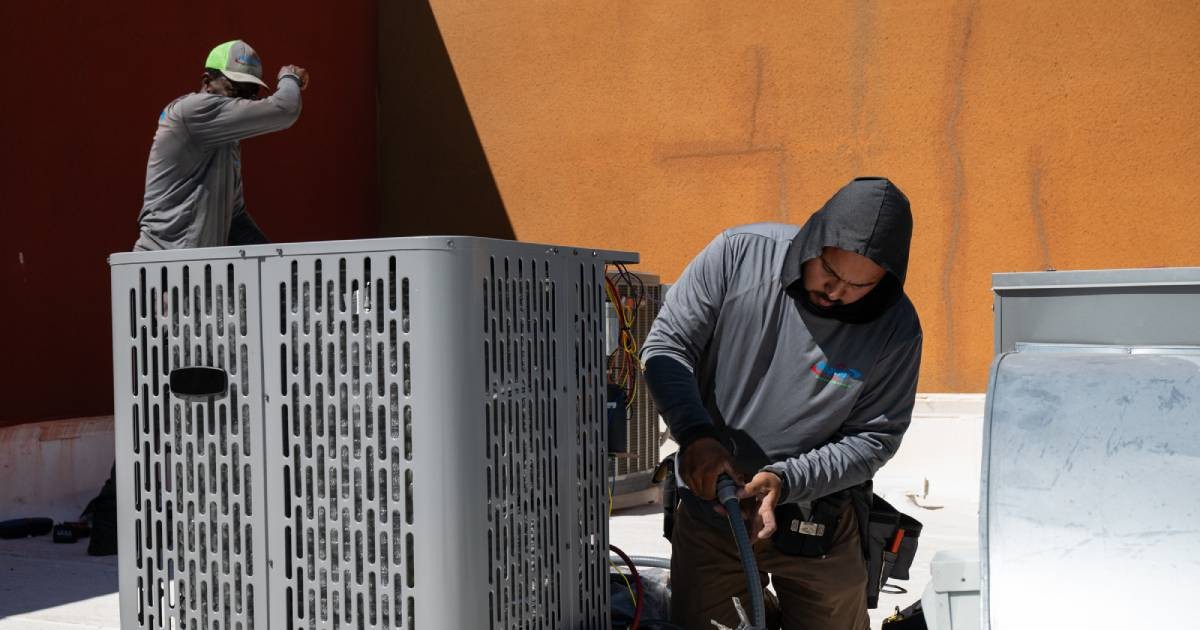 Keeping cool saves thousands of lives yearly, but at a cost of worsening global warming, experts say 1 55a7531578d99e366d0a2ce8101a1c75047d7f7db29f0e4e634e4d6b0ee82d9e
