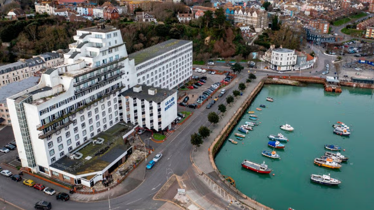Hundreds of sleeping guests evacuated after massive fire at seafront hotel 1 5854bb0d805f3e2a304e61165515b6d587a246121d28fa382b9694fb4ccef9cc