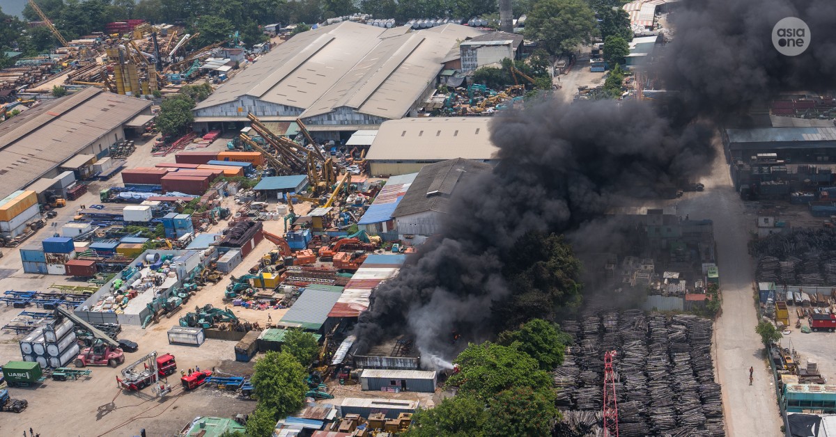 Fire breaks out at warehouse in Jurong, about 50 people evacuated 1 5d1c2cc30b98074cfd44231ca3a6993db4bcdd8d06587e3d318aba49ff80d828