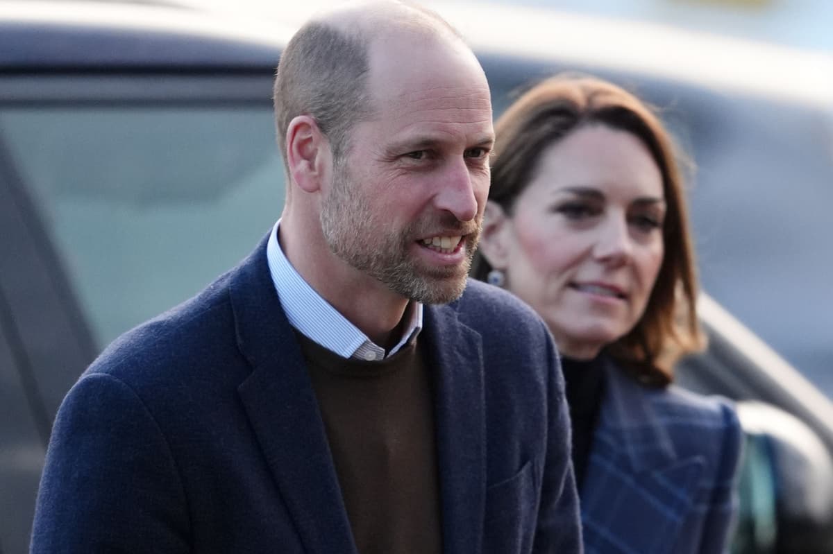 William and Kate all smiles as they arrive on Bute 1 5deaaec51ebbd0fe37ab77ed3b8afd8091a27826664cdba78d2fff8312b59a7f