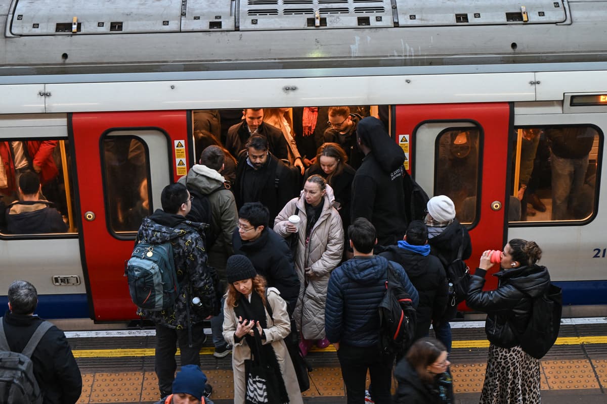 London travel news LIVE: Signal fault hits Thameslink commuter trains into morning rush-hour 1 5f612d3a0fac2586a0e16b4b6c56144fc516c8ae8dc7561c404b4636a106f62b