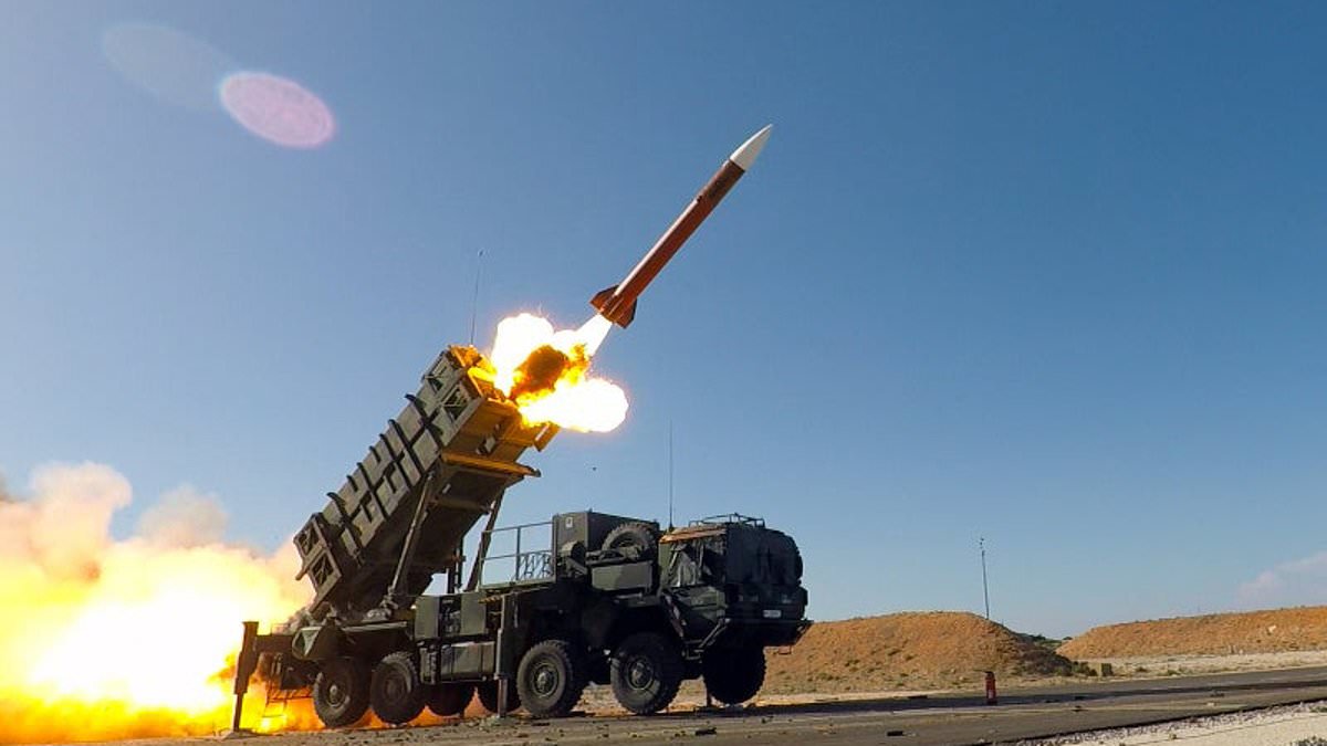 Trump orders huge wave of missile strikes on Iran in major escalation as chilling warning is issued to US citizens 1 626edb3644bea1ebb2f198a34383e0bf3f583aff1ea05102647b0aa6b854ef0e