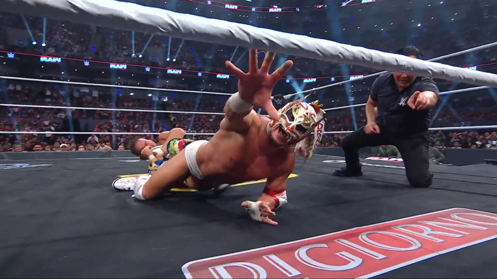 Chad Gable Defeats Dragon Lee, Retains WWE Men's Intercontinental Title On Raw 1 6309e4817e91d62094261f5a9e2c5652e8baab6df1a155cfda659e7dc880168e