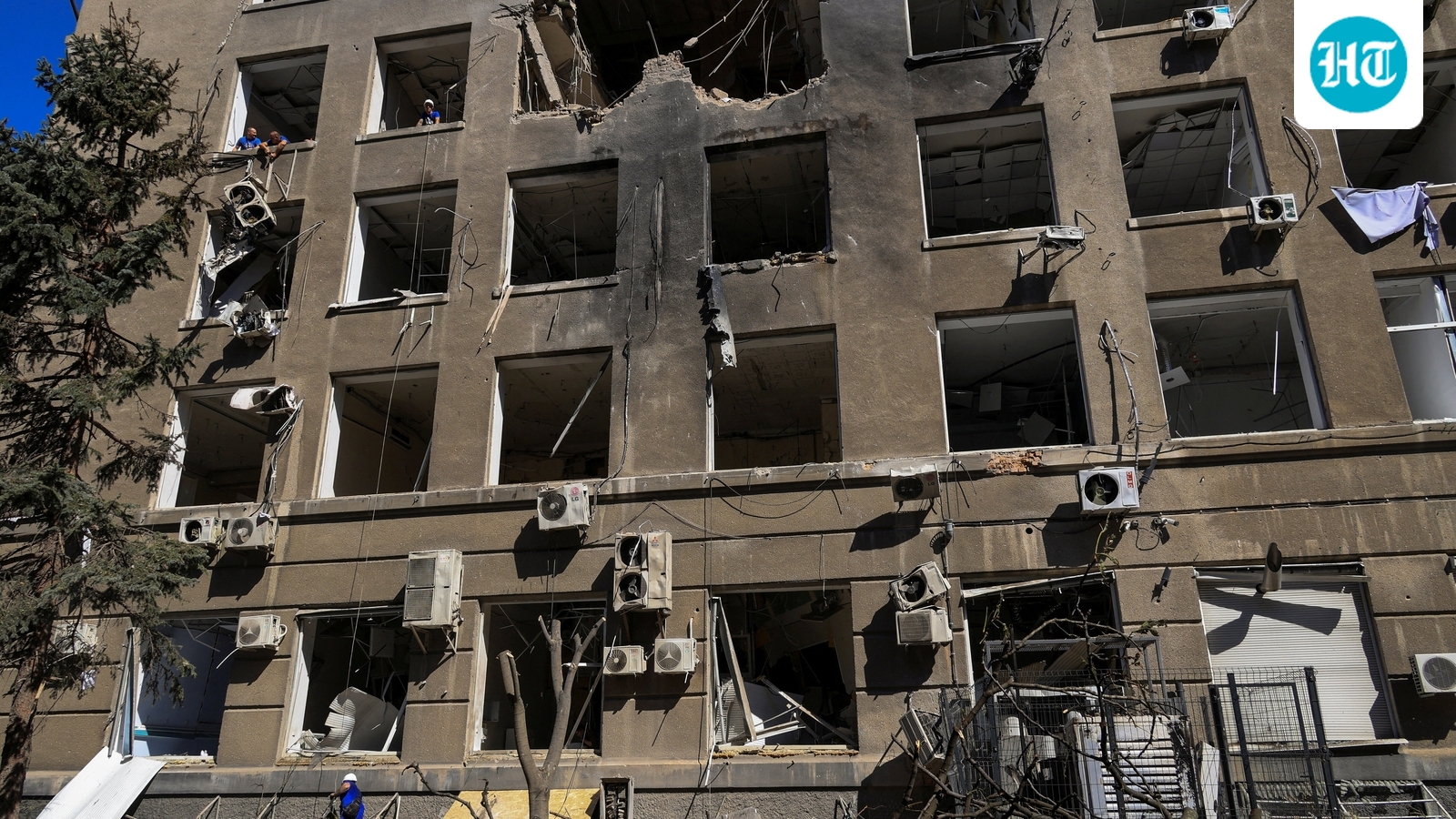 8 Ukrainian civilians wounded in Russian strikes as both threaten to raise the stakes 1 689d0ca455373d2d11d6868a0b40baf083128266e88a0cfea06b6e5a34dd1e0c
