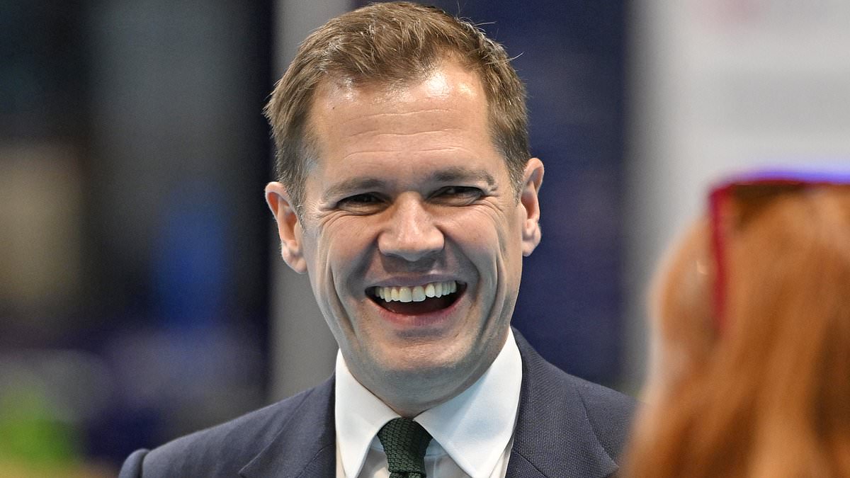 Reform UK eyes a tax cut for nearly 40 million Brits as Robert Jenrick pledges to raise the personal allowance to £15,000 in his first Budget to end decade-long 'stealth' raid 1 69c5d1cd3a536517545f8a1f3dab3709baa5d04c166ab6803a28811e015a3abf