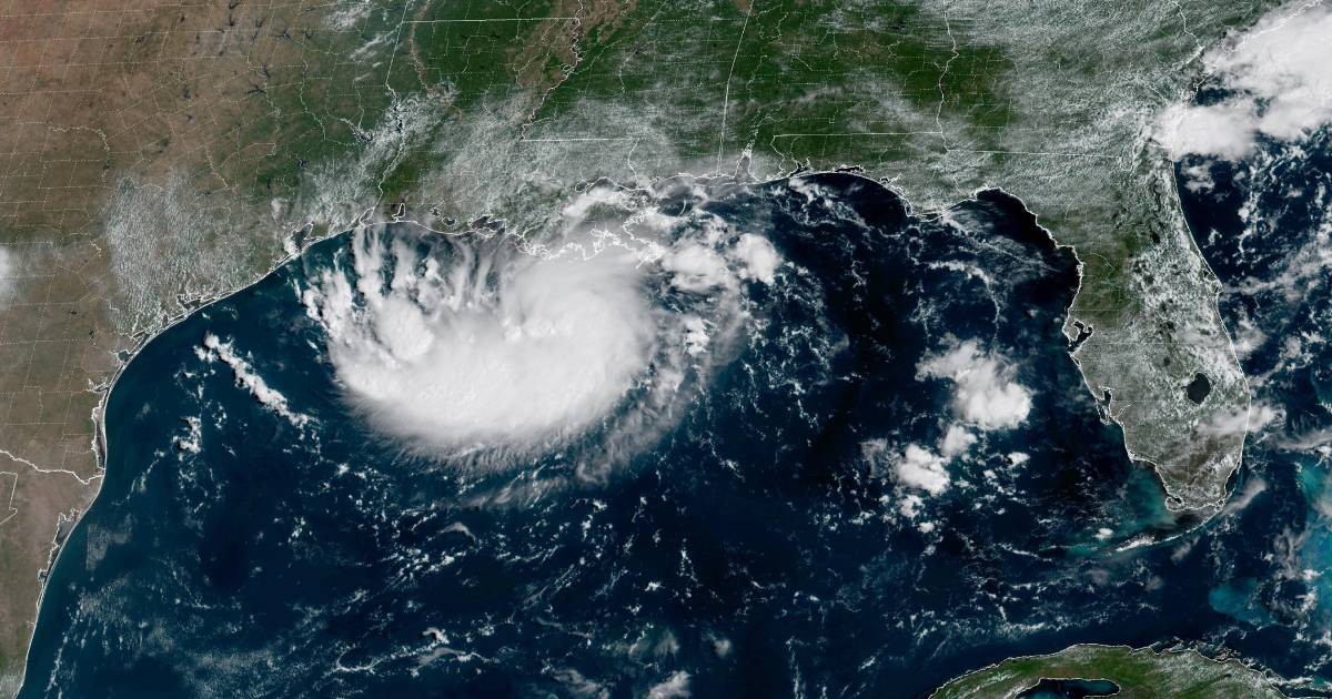 Coastal Texas and Louisiana warned of tropical storm, while another storm moves toward Hawaii 1 6a2ab20f9a13a889bab82b97e737dc1c4be2f4ae537db17add6c0fc2a64ffa4c