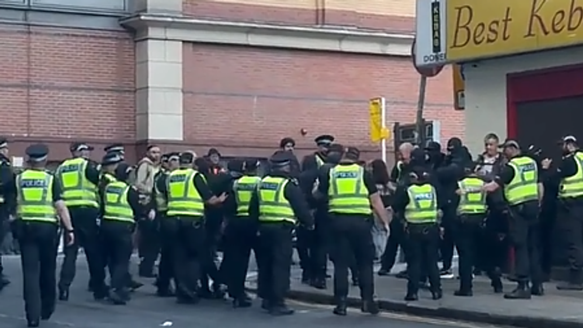 Masked far-right protestors held by police in Glasgow city centre after 'standstill' threats 1 6cbca35b3f9e002fdda2daa2cec9d360079ccce7a4f1bb17479bdc022c4a6d3d