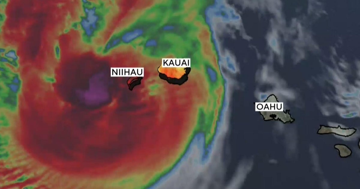 Hurricane Lowell delivers heavy rain, strong winds as it passes by Hawaii 1 70e72f6c200cd34c888e2d713370ff37edfcc25263ddb0ebb3ddf9205cb26ae5