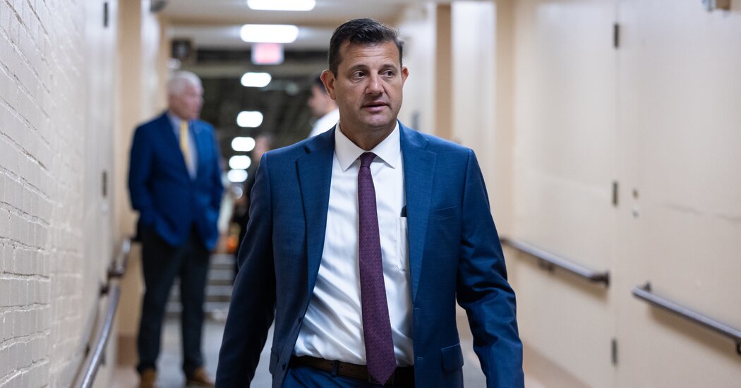 As Trump Throws a Midterm Party, Some Vulnerable Republicans Send Regrets 1 7258b992fdefdac27b7e2362afbdff55eae6e9dd71365908ebada48ca551a26a