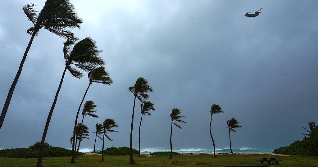 Lowell lashes Hawaii, knocking out power to thousands as flood risk continues 1 75edd449f8ebde8f97760b66774fc368179663bae04cc2b5d3b86636a245e112