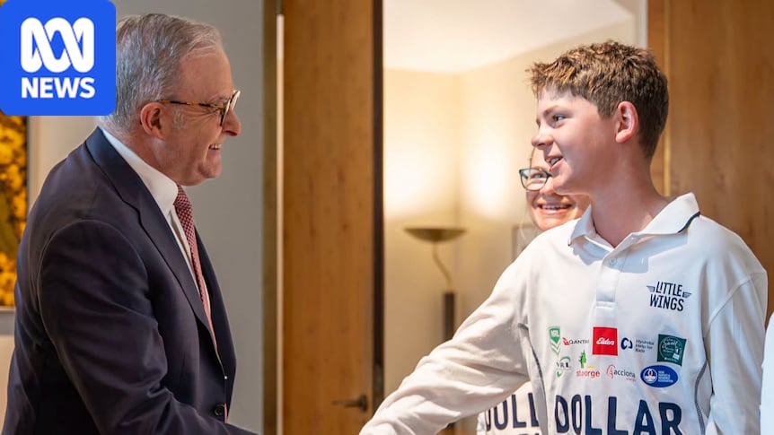A 500km walk has paid off for a 12-year-old determined to meet the PM 1 7f0c31ebba30fc9c5990bfc81e98ea1745e05132d4852c50f94047181d7dce82