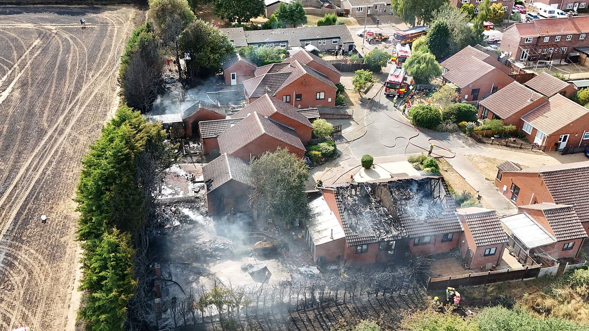 Foil helium party balloon that touched power line sparked heatwave field fire that tore through a village and destroyed 2 homes 1 7f2df927342c0bd763cddf8a4e81ff6b7cb0165cc1d4348d3e01ba223a525454