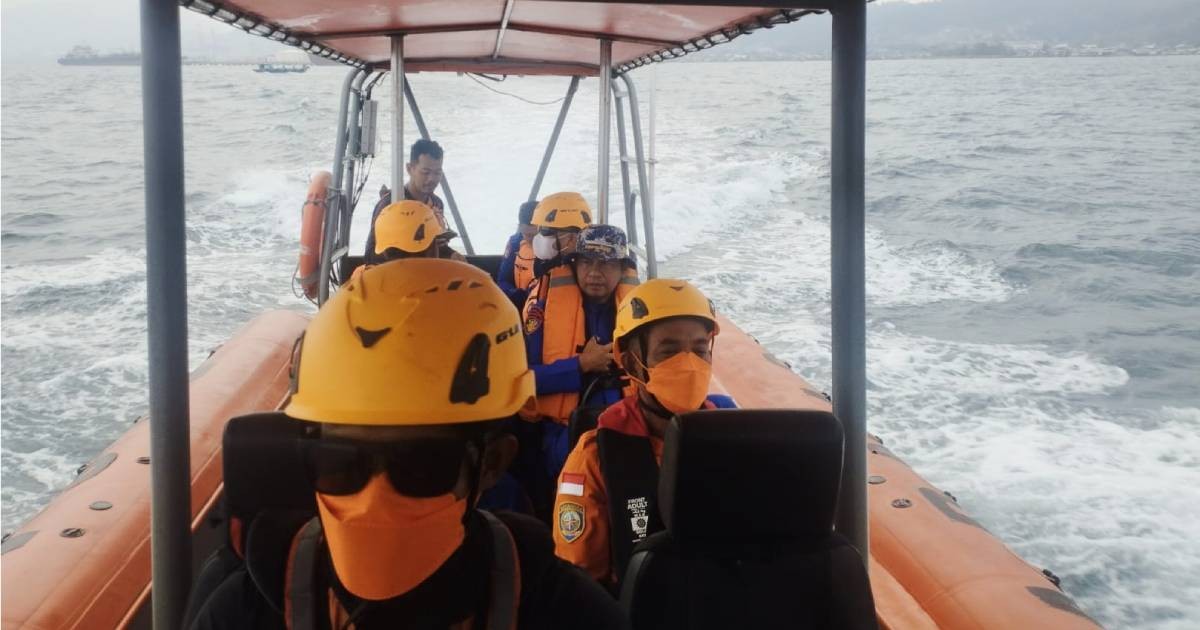 Rescuers search for 5 Indonesian photojournalists missing near Anak Krakatau volcano 1 7fb04be01825cf7d041e387f5047d54e6f776937f89a3320da0a51f9a812476f