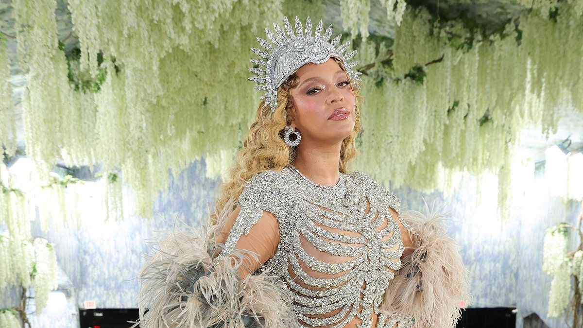 Beyonce is dragged by her own fans for 'disgusting display of greed' as she sells empty wooden box for $1k: 'You have lost your mind!' 1 7fd3b8efa6b51909394764b1612d68362e44c98962e7e1ccbcadcd5130e06ee6