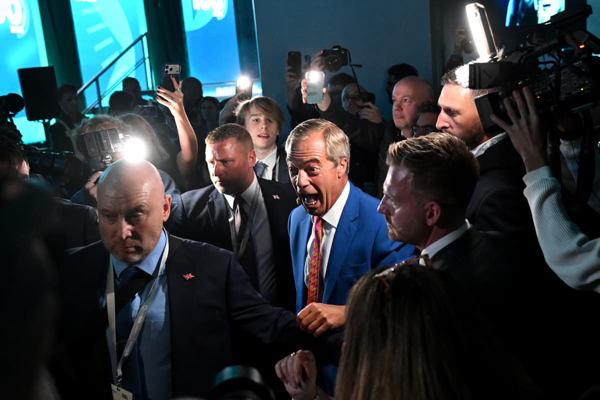Nigel Farage's Reform conference speech disrupted by protesters after security scare 1 8119c9c03e9df3407beadba1a50f7d64684e90b5267744f6af3f1342277ac0b6