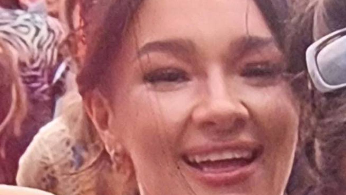 AD FEATURE: Teen missing with no phone after losing family at music festival 1 83b6637c84ba6fb9a8089bef6d7a3d3927f1516acaa4bffe8e16c4bff21a5750