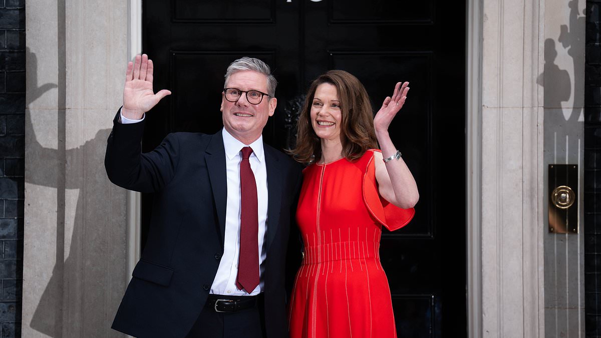 Keir Starmer spent another £8,500 doing up his Downing Street apartment last year… before being ousted as PM 1 88404822efec4f0b8021980c41e8b7df8a391731fd504a4289da70db69fdb57c