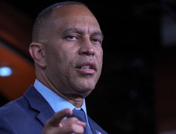 Jeffries Keeps Third Trump Impeachment on the Table 1 8d5ba210f631617538c7fffa6c8e706d48e7848374d31c8125732faf6201c76f