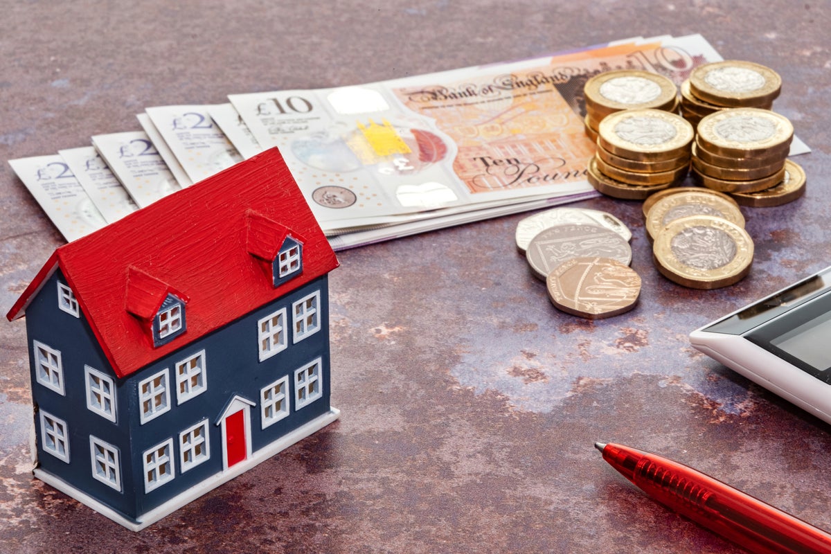 Is a cheaper mortgage rate worth a £999 fee? How to calculate the best deal for your home 1 8f849d55ef34c12bfc4c04bd1758fed5f75688d95c21fc6167405a8a6631a103