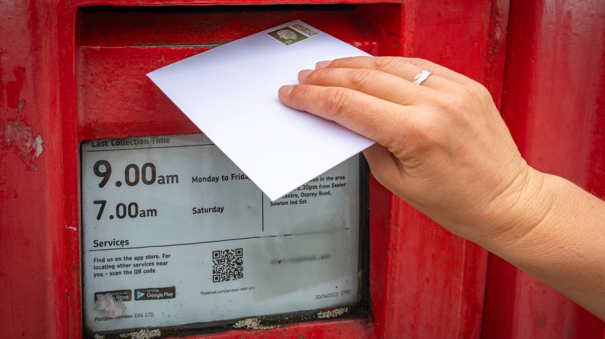The one thing Royal Mail says customers must write on envelope before sending 1 905d1d2f9d5175a909bd724b225ca7081ef233cd9b44fe63c7c205aa46ede6da