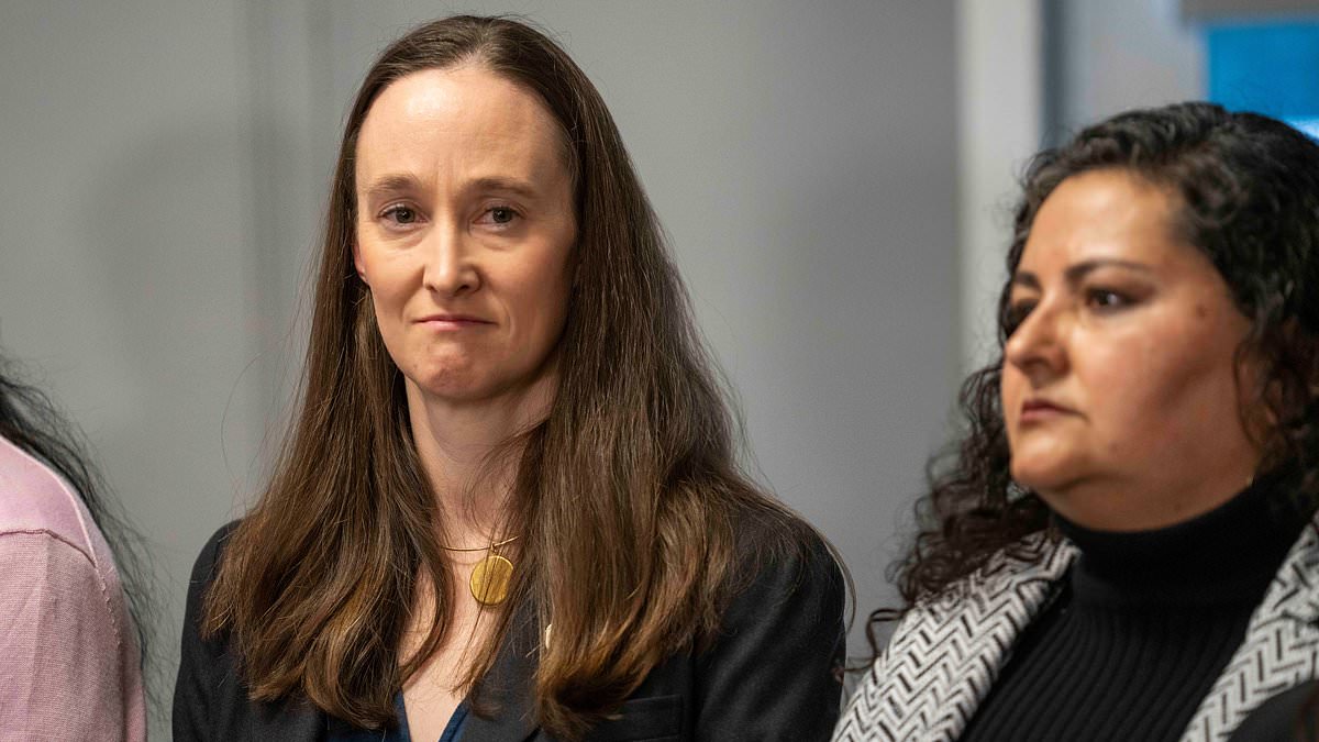 Woke Seattle Mayor Katie Wilson walks stony-faced after being confronted about attempts to fire her 1 907a83cfddeeb34a13a24566428b447916e6bb8d08d368ae542cbd85253a53f0