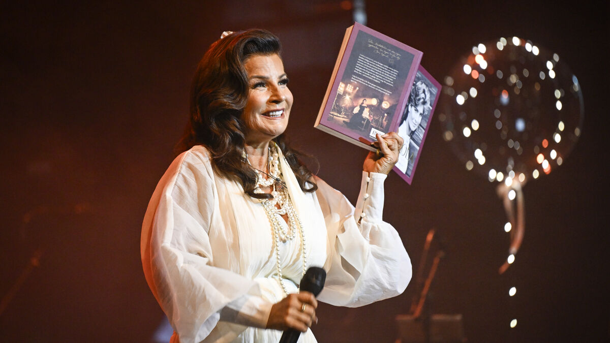 Carola Häggkvist celebrates 60th birthday with book release and concert in Stockholm 1 9098065616676b865bfd7ea986d79694676949c265988739cd5838f13fe5d526