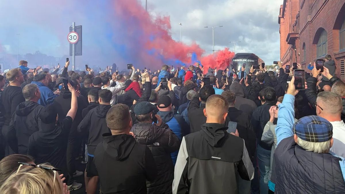 Rangers diehards turn the sky red, white and blue with pyro show to send off McInnes and stars 1 91390fbd92fae8c12268df94073b1f269060a2d5722d06b2295cfc3949e1c8e7