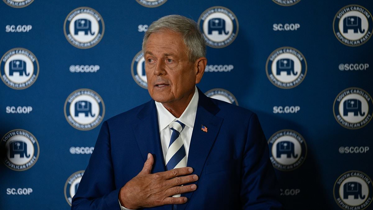 Seething MAGA warrior hands astonishing gift to Democrats after Trump's 'shocking' move 1 922c86e342aecdc83b46b1f891ebc953f1313e9c7afd3198fe129bfd04099ac0
