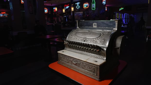 Long-standing Winnipeg hotel reconnects with 'piece of history' after nearly 120 years 1 97bf22bb85e66299249a25539c47e52aaf899a2b2f3740fba63743ea6188ae16