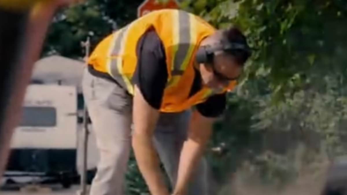 Canadian mayoral candidate under fire for sharing video of him fixing pothole in front of woman's home 1 99bad32cfffbe5879016e5a1a7520af8df777fa6b04b60af6aa5bf25315d02f9