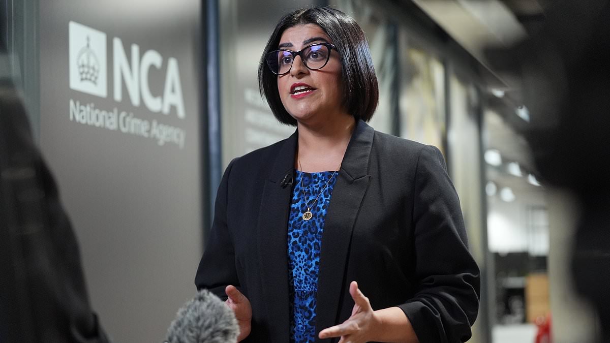 Labour 'chickens out' on curbing migrant rights: Mahmood vowed crackdown but nearly a year on she hasn't acted 1 9a9d7ecd3a3c5ac1f6aaa0afd2bbe88d6af64a5e7929793879675635ed0179d4