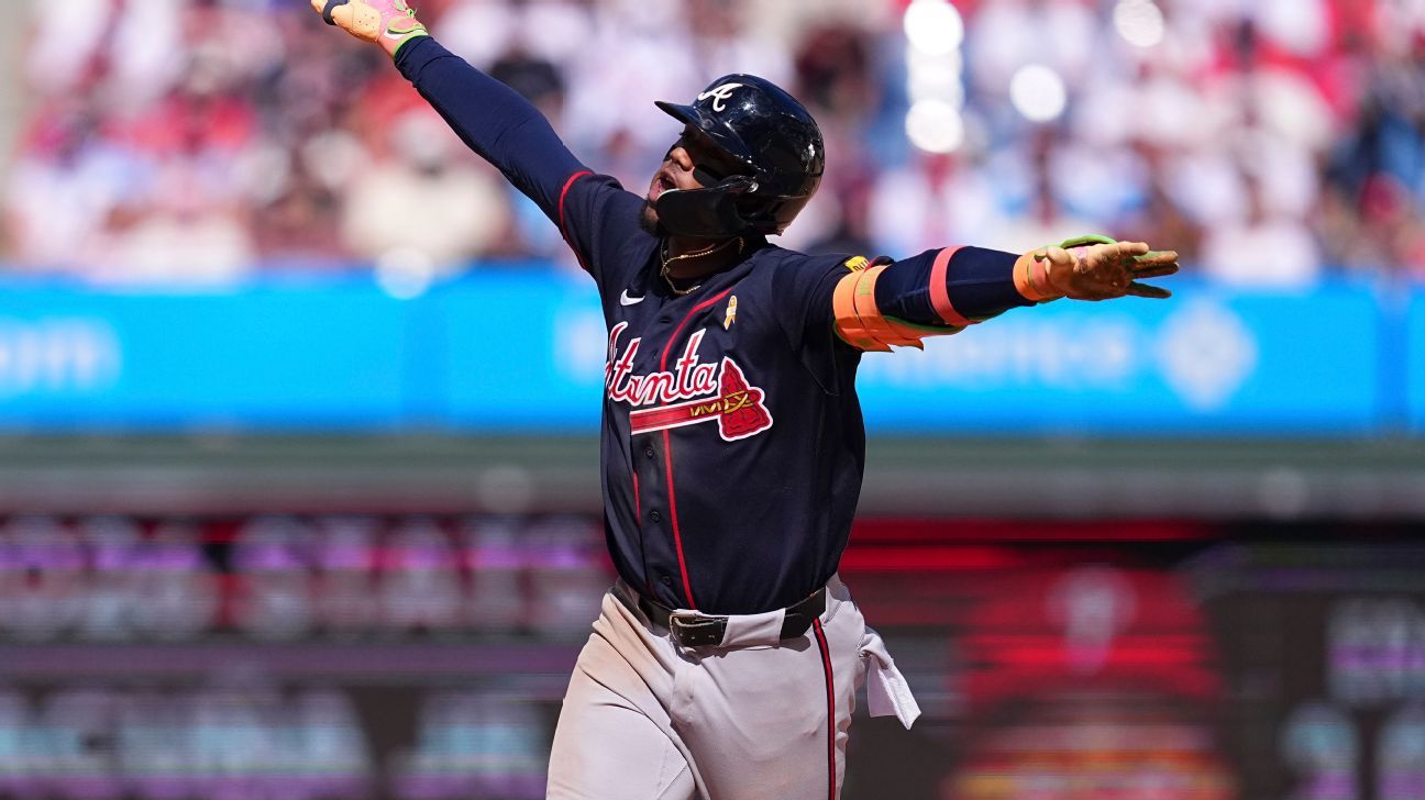 Acuña gives Philly fans curtain call after 3-run HR 1 9cccc472c5827fe9b801d88cb1704769ab819545822f9664e2b8619448e2b017