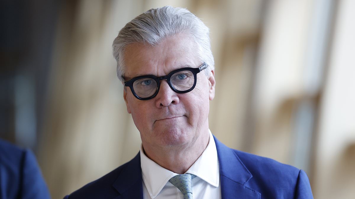 STEPHEN DAISLEY: He might be a terrible politician but at least Malcolm Offord picked up on the issue voters actually WANT to hear about 1 9fc7c60ea59374a2ff95746ed90c6c73148fbc7c08cc2acd42b51e4400fda686
