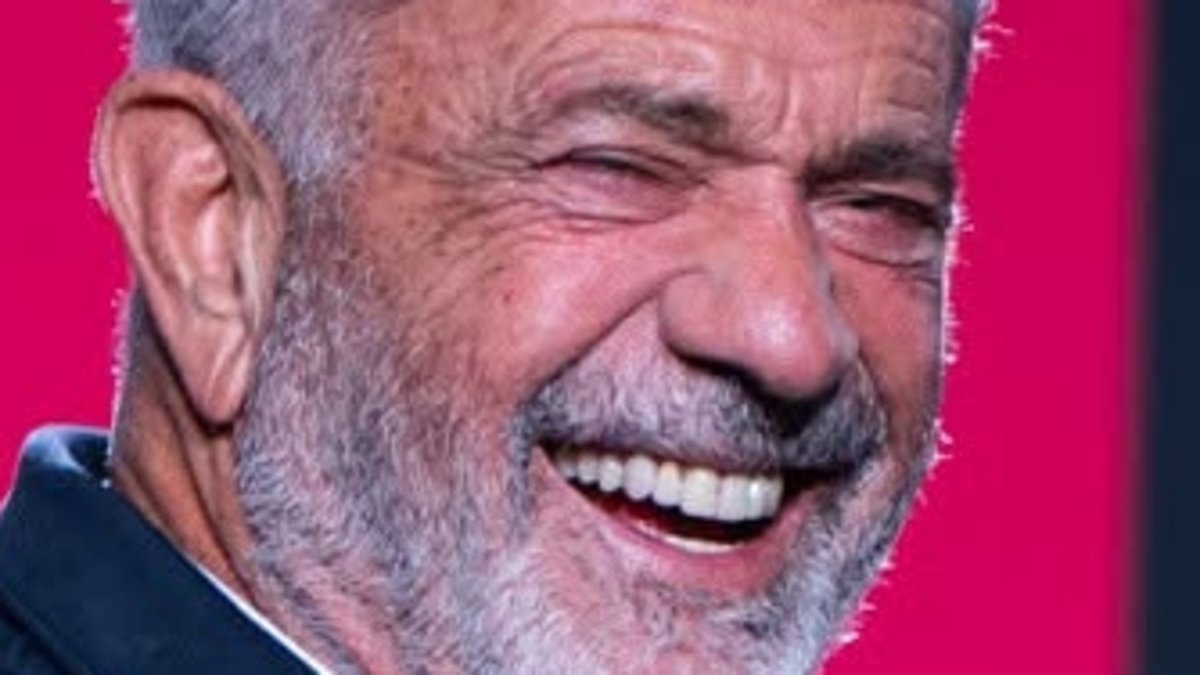 Mel Gibson slammed for mocking deaf ASL interpreter on stage at a fan expo: 'Despicable' 1 a3157d019ce69b9bef82f01de6917eb785de4c788fbbbd54a3584551dbae7474