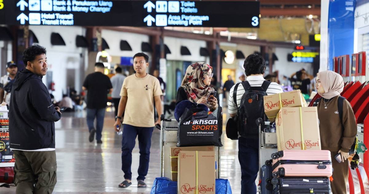 8 Indonesian airports remain shut due to volcanic ash from Anak Krakatau 1 a484322eb644c344253c80942e1771717d9e889e21049e4c0821c8566c882d47