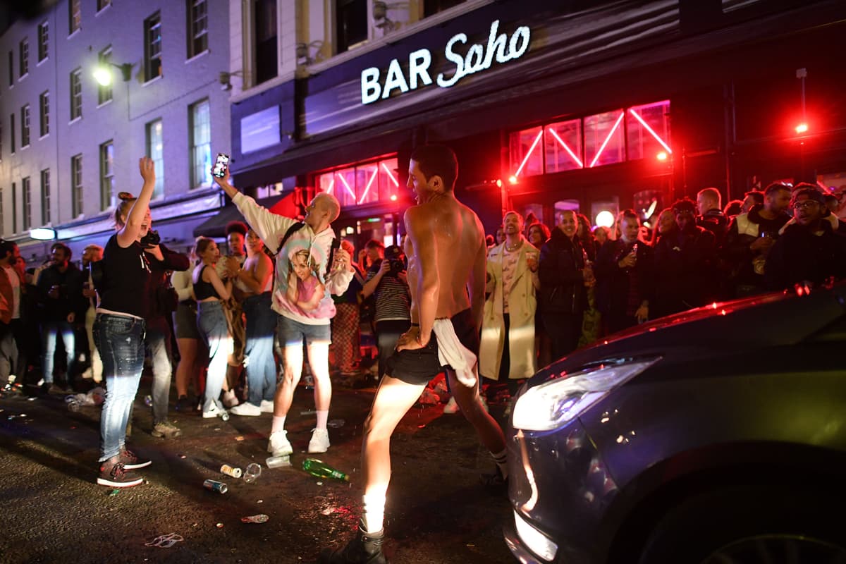 Is Westminster council really stopping 'vertical drinking' in Soho? New policy explained 1 aa2c1ea4ff297720a9c750bb52a41408f8724b3ffe8ff4cd7aeffda5a8533d25