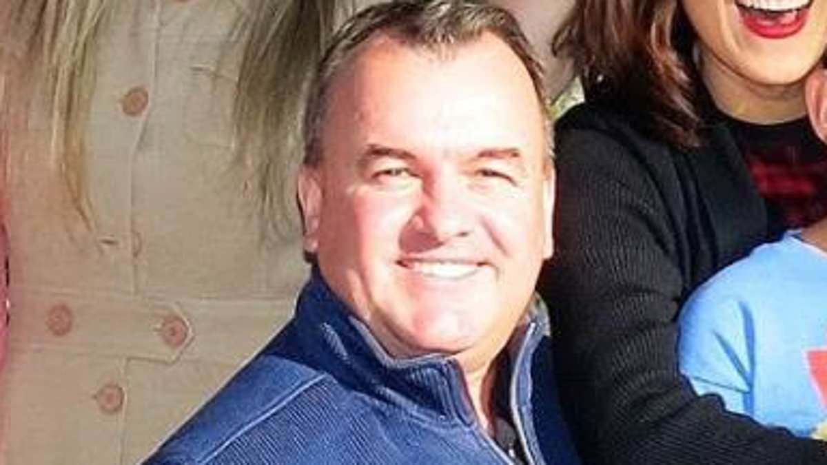 Amazon cargo plane captain, 55, was a US Army Black Hawk helicopter pilot who has chalked up 7,000 flying hours...but experts claim the Miami crash was a royal 'screw up' 1 aae6e80183e63a681c14ee74b561c008283ebfe8c5bdf92e85508fa644d9f2a5