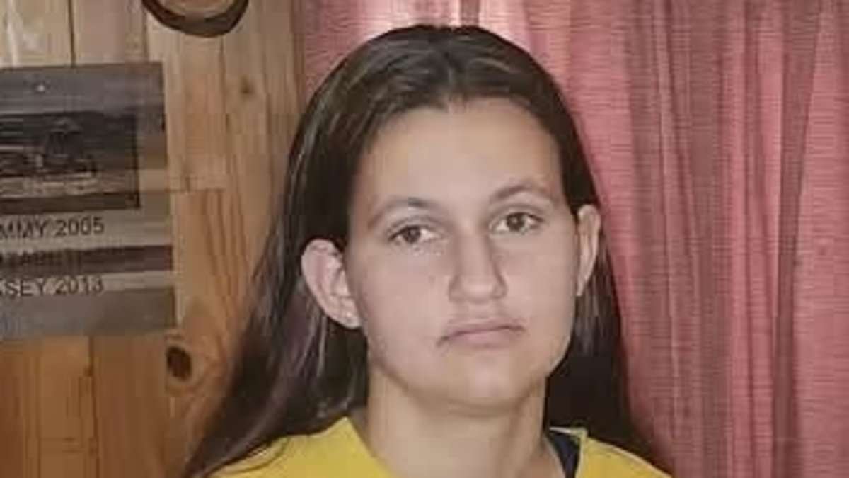 Family's desperate pleas to find 'shy' teen girl who 'snuck out of bedroom window in thick of night' more than a week ago 1 abf536b75efe7bb4d475b3a7bfafe094fc2316aa523a523a98f73e27b3e9c1b3