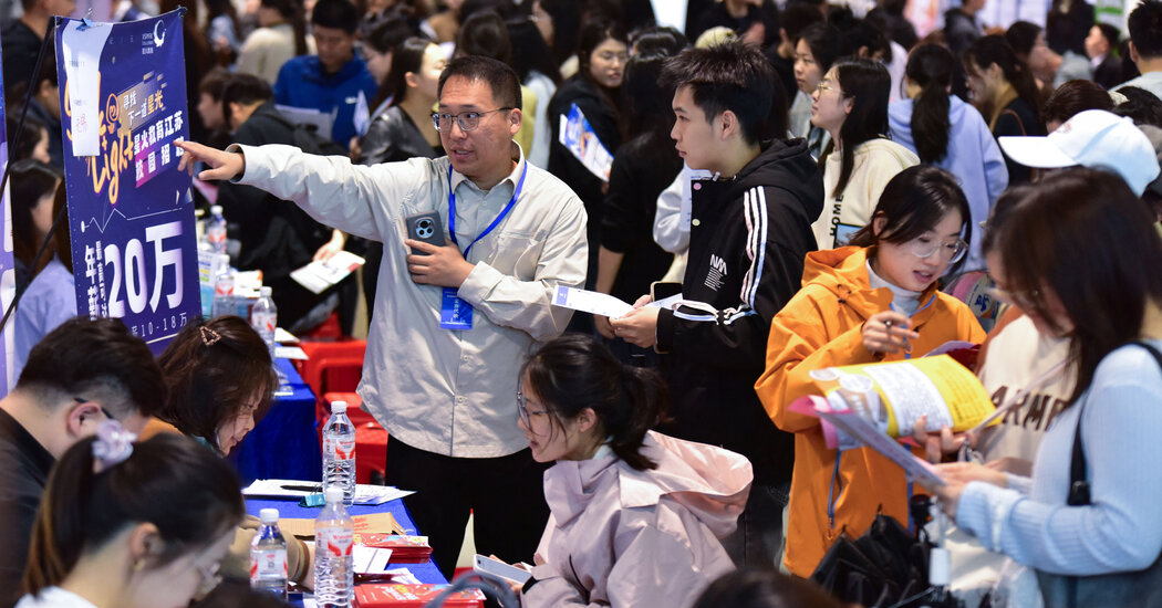 China’s New Graduates, Facing a Dire Job Market, Must Also Contend With A.I. 1 b1733032c102e962455189ae061c6ce8b2ae1ee6415e0c61e835e9c79edef86a