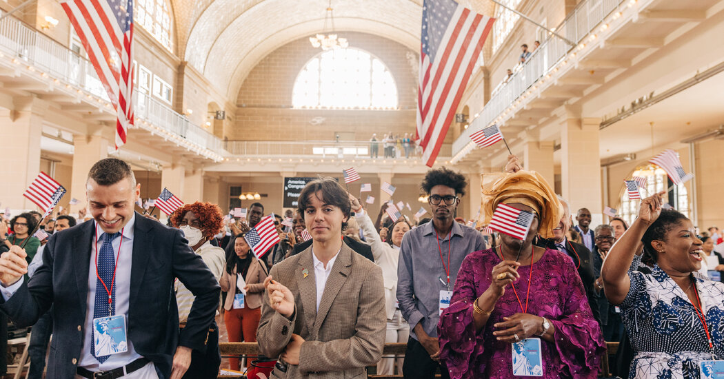 Trump’s Census Overhaul Would Exclude Some Immigrants and Remove Questions on Race 1 b6c4a9d9962a377006c02157207edf6dac7a0d0e90525fe9d6e33773e50eab13