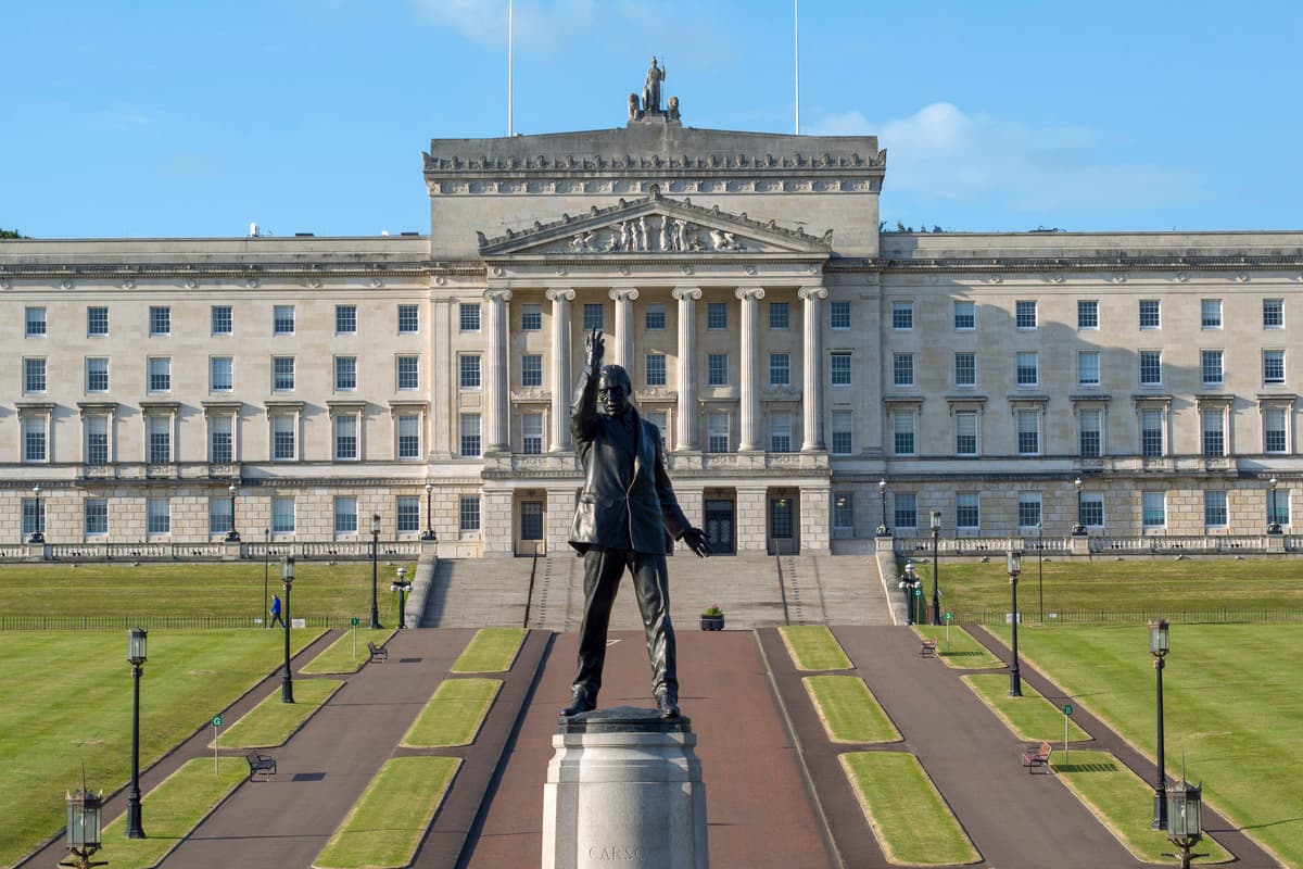 Government ups offer to Stormont ministers to £1.5bn 1 b7bf2a8927a2c0e4327bf2bd40b7cc48f8daf219abc8e7b31becb2300e343201