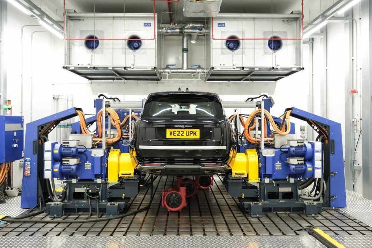 UK business activity slows to three-month low amid Iran war inflation pressure 1 b96d808428225dd414f75580880b03432ca6d1efdd5a67fe8477a902af2e9aa4